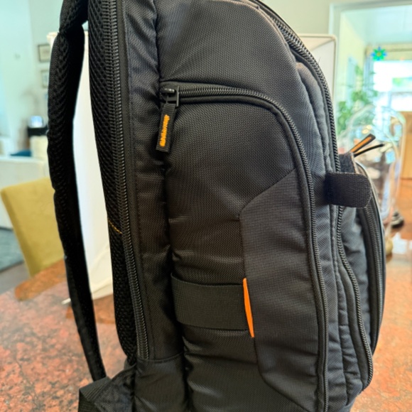 Nikon D5100 DSLR Camera Kit - Picture 14 of 16